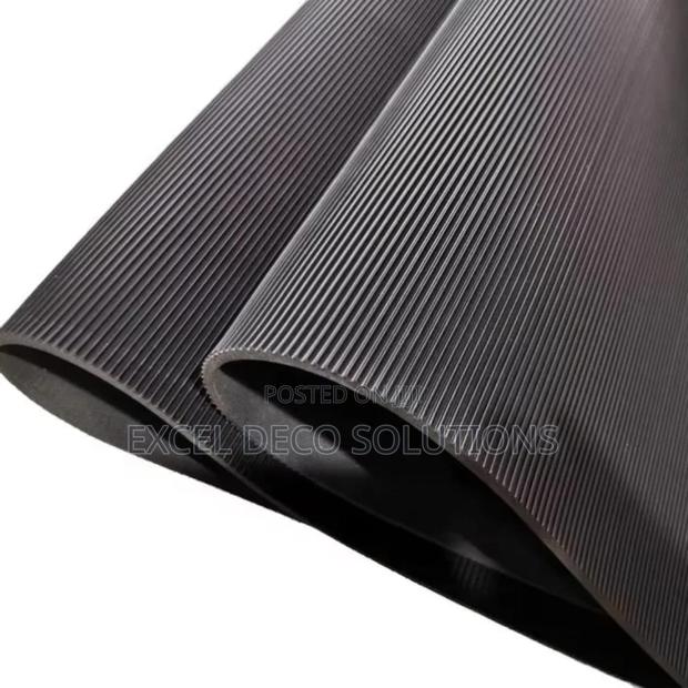 Industrial Anti-Slip Ribbed Rubber Mat for Busy Areas