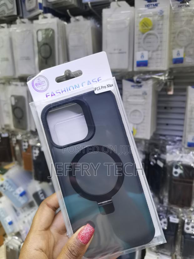 Ubull iPhone 15 Pro Max Transluscent Magnetic Invisible Stand Case - thumbnail 3