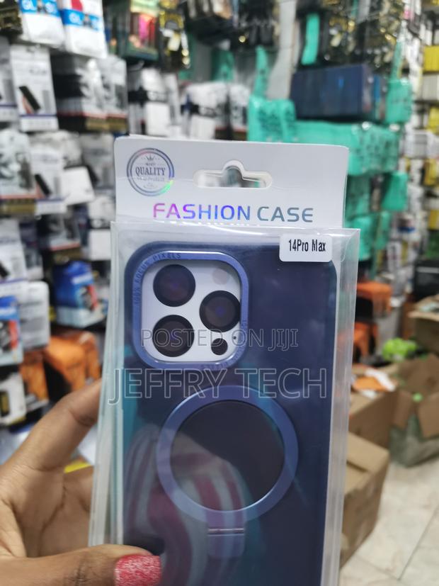 Alphex Invisible Stand for Magsafe iPhone 14 Pro Case - main view