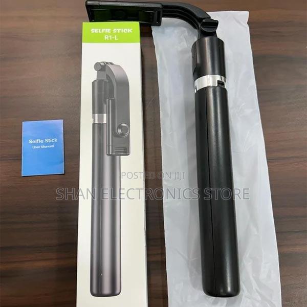 R1 L Selfie Stick, Plastic, Smartphones - main view