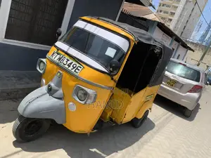 Piaggio 2018 Yellow