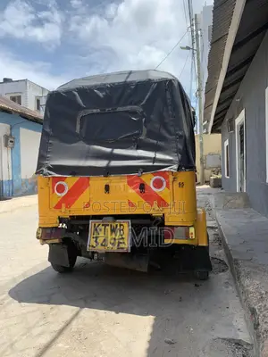 Piaggio 2018 Yellow