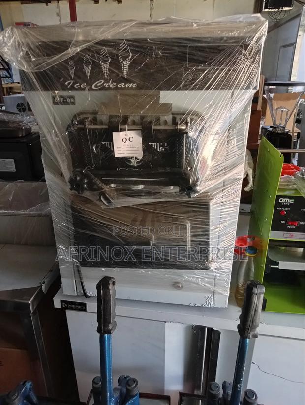 Table-Top Ice Cream Machine - main view