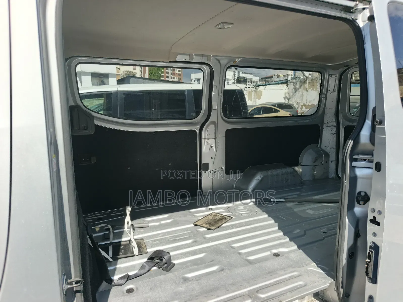 Nissan Caravan (Urvan) 2019 Silver
