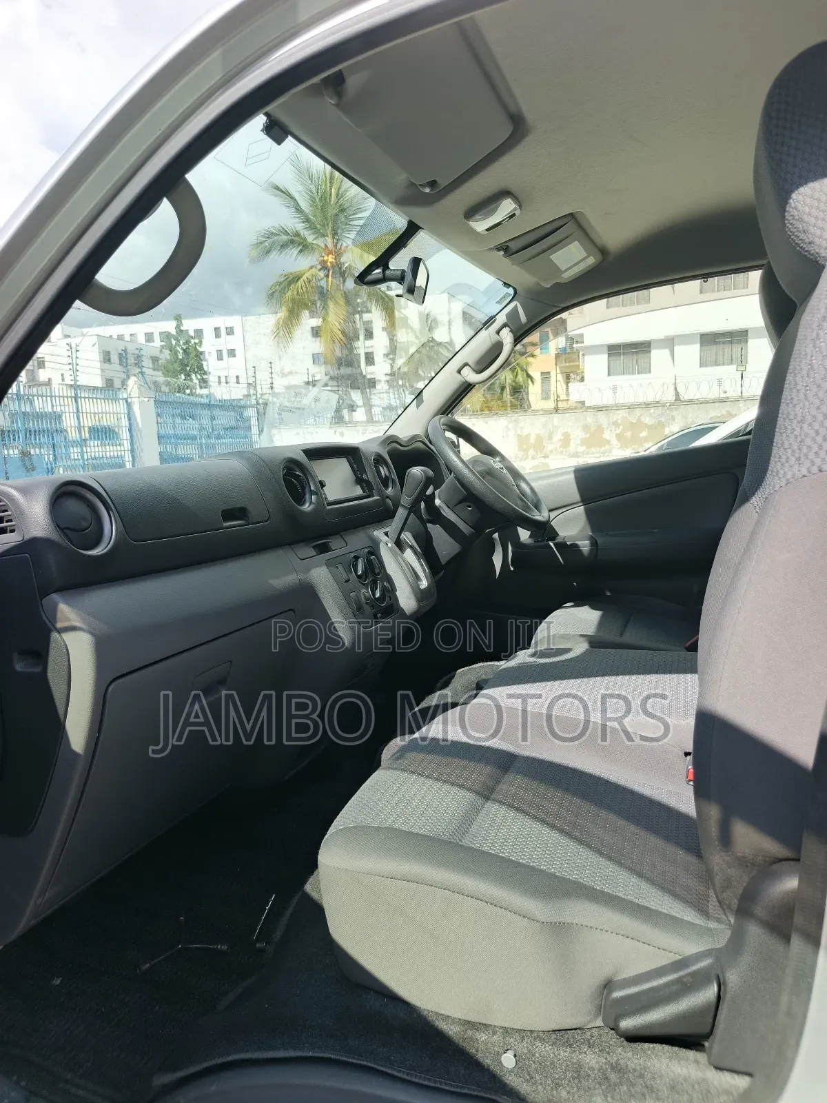 Nissan Caravan (Urvan) 2019 Silver
