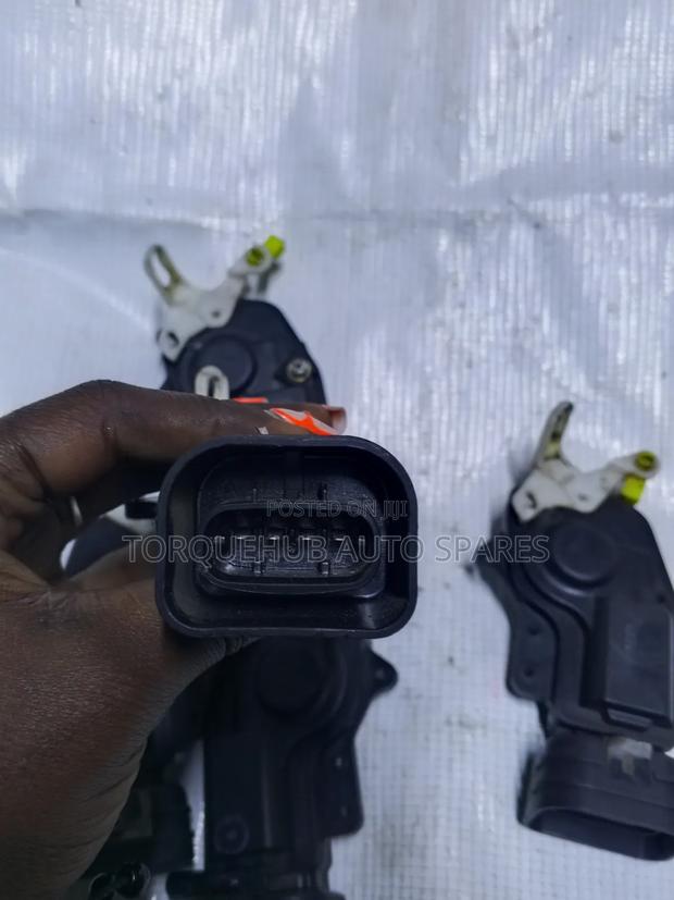 Toyota Door Lock Actuator - thumbnail 2