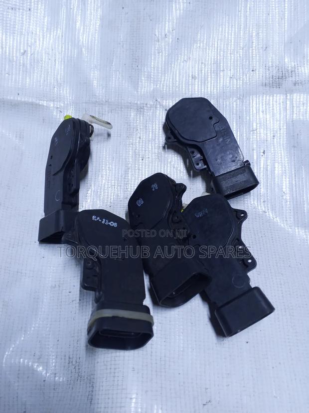 Toyota Door Lock Actuator - thumbnail 3