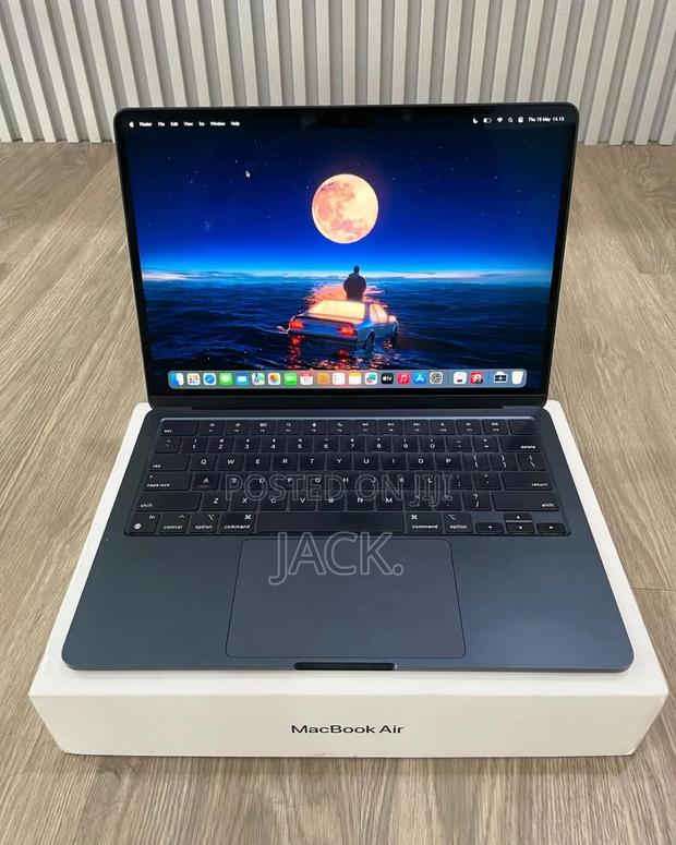 Laptop Apple MacBook Air 2022 M2 8GB Apple M2 SSD 512GB
