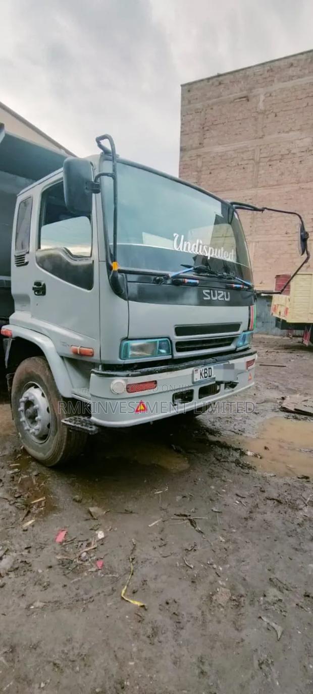 Isuzu AVR 2012 Grey - main view