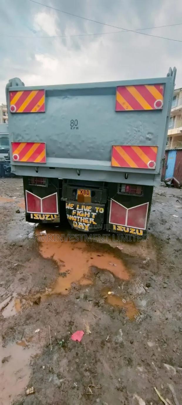 Isuzu AVR 2012 Grey - thumbnail 2