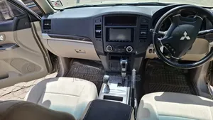 Mitsubishi Pajero 3.0 2012 Beige