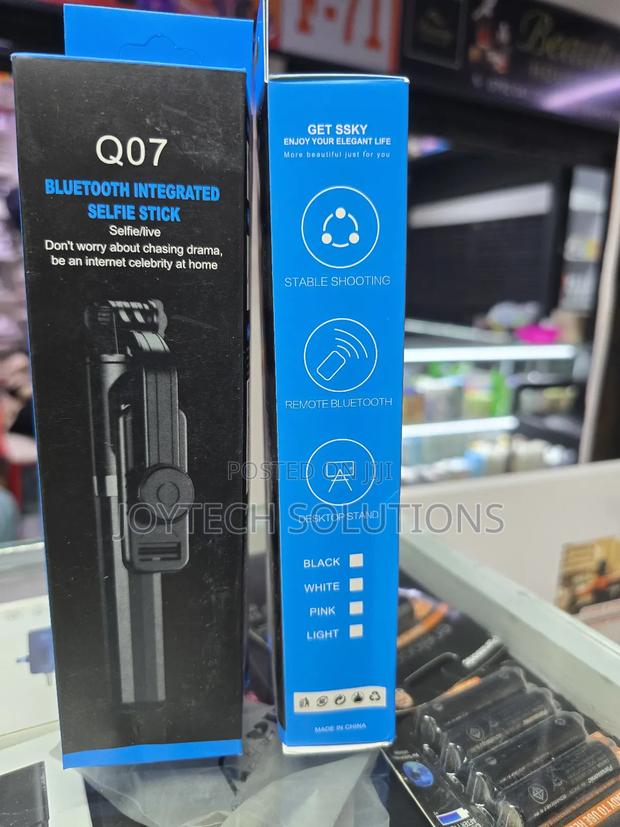 Q07 Tripod Selfie Stick With Bluetooth - thumbnail 2