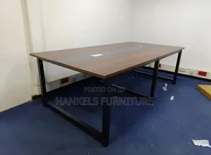 Modern Boardroom Table – Elegant Professional