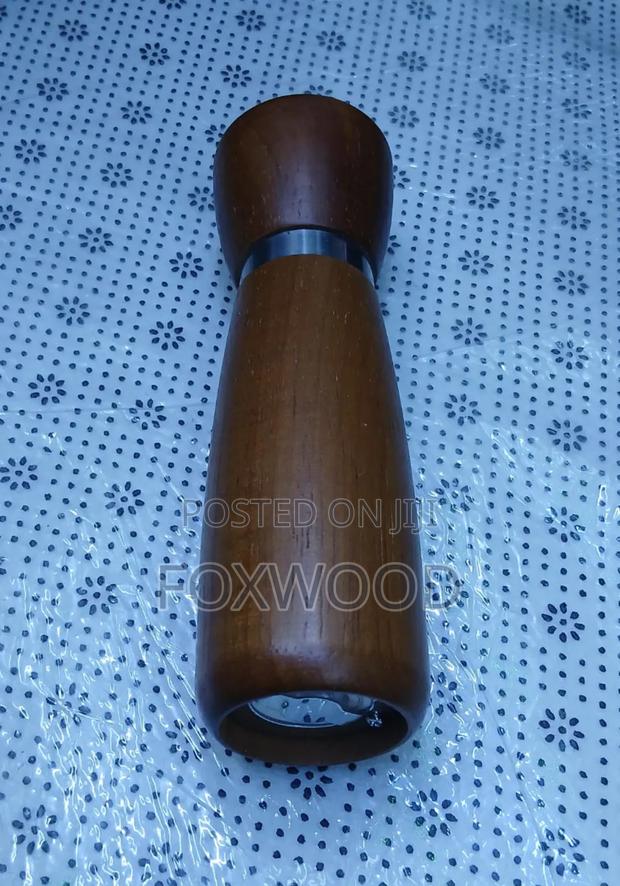 Wooden Portable Spice Pepper Grinder - thumbnail 3
