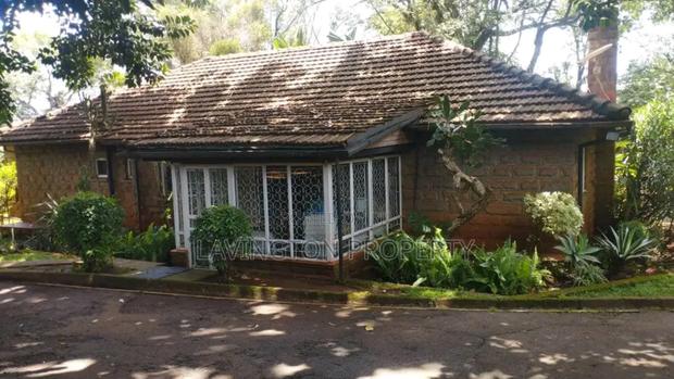 Prime 0.8 Acre Land With 4 Bedrooms House Plus 2 DSQ - thumbnail 3