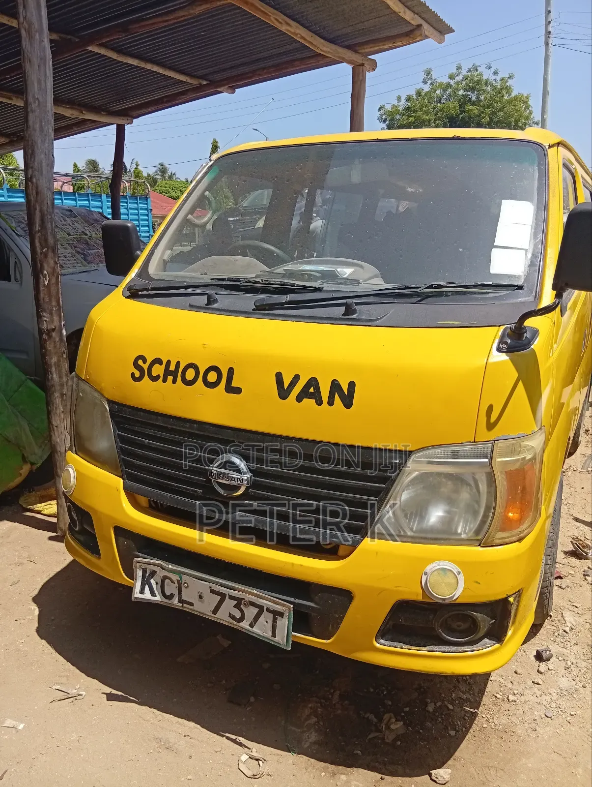 Nissan Caravan (Urvan) 2009 Yellow