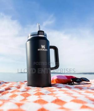 Big Black 1.9litres Stanley Cup - thumbnail 2