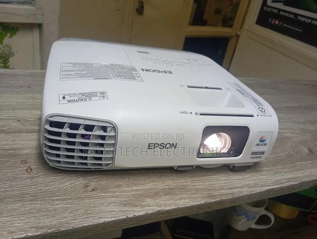Refurbished Epson Projector – Super Bright Clean Fully Tested