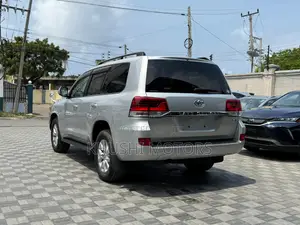 Toyota Land Cruiser 2018 Silver
