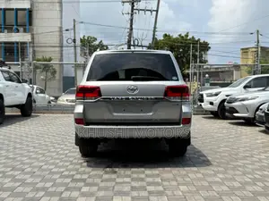 Toyota Land Cruiser 2018 Silver