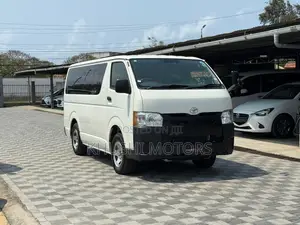 Toyota Regius 2018 White