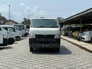 Toyota Regius 2018 White