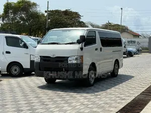 Toyota Regius 2018 White