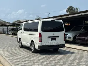 Toyota Regius 2018 White