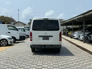 Toyota Regius 2018 White