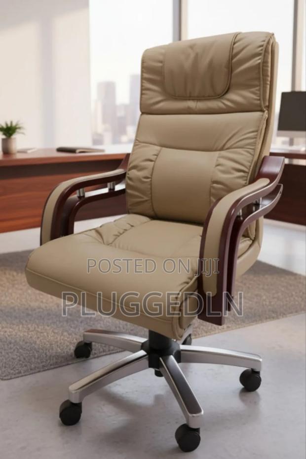 Executive High-Back Leather Office Chair. - main view