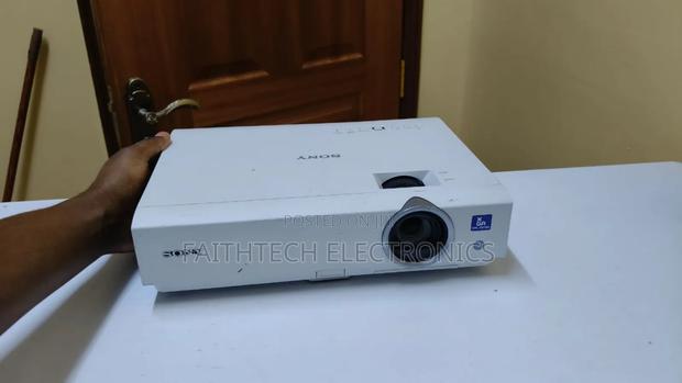 Professional Sony Projector – Refurbished Ready - thumbnail 2