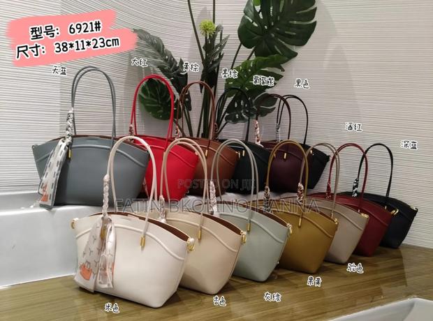 A Beautiful Handbag - thumbnail 4