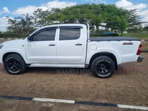 Toyota Hilux 2014 White