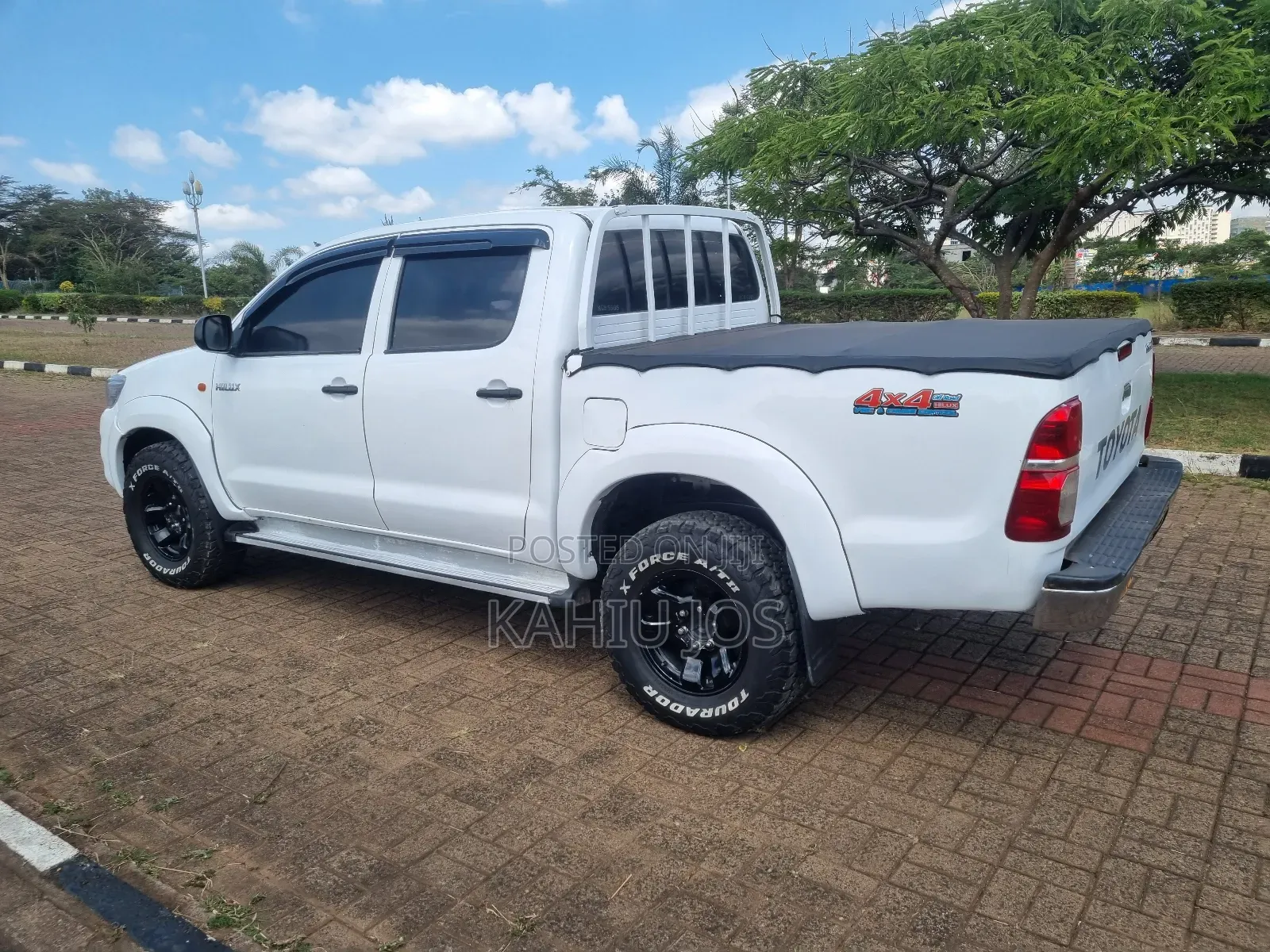 Toyota Hilux 2014 White