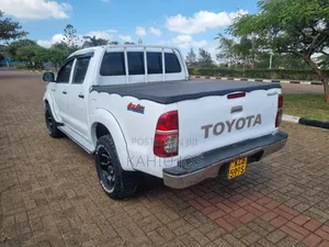 Toyota Hilux 2014 White