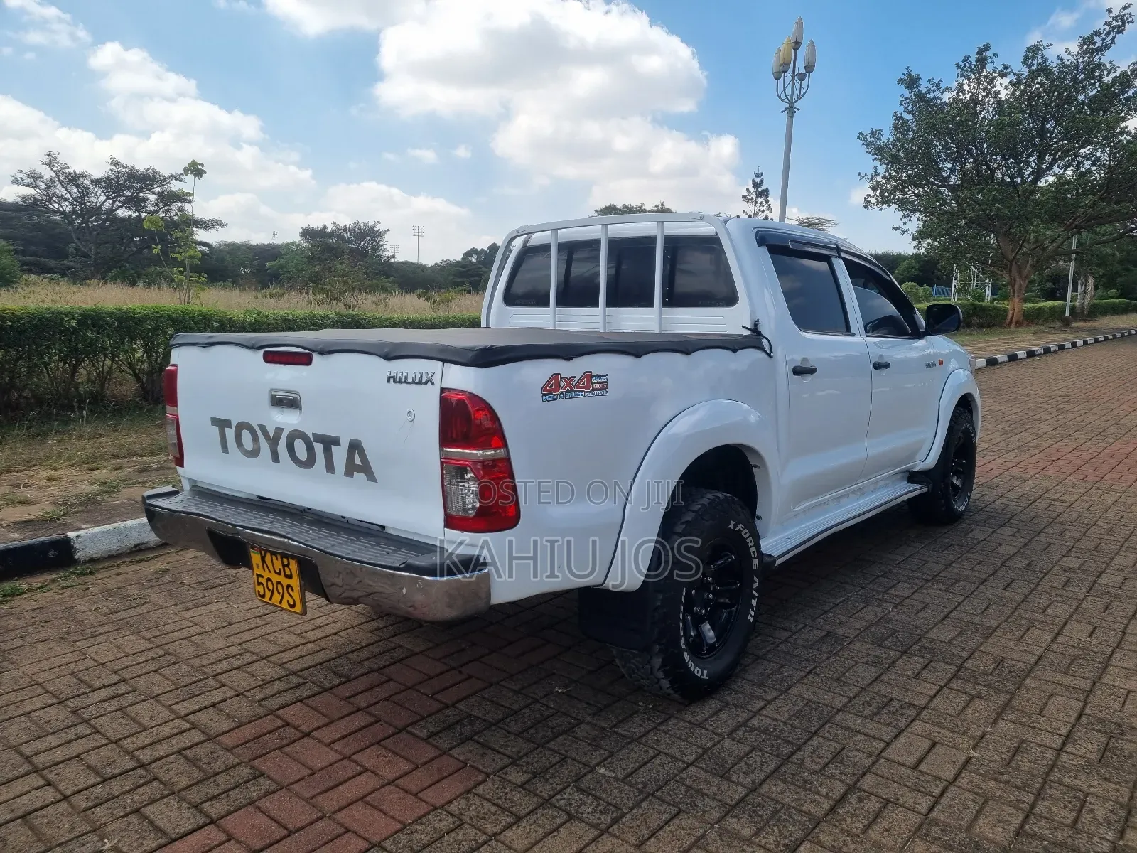 Toyota Hilux 2014 White