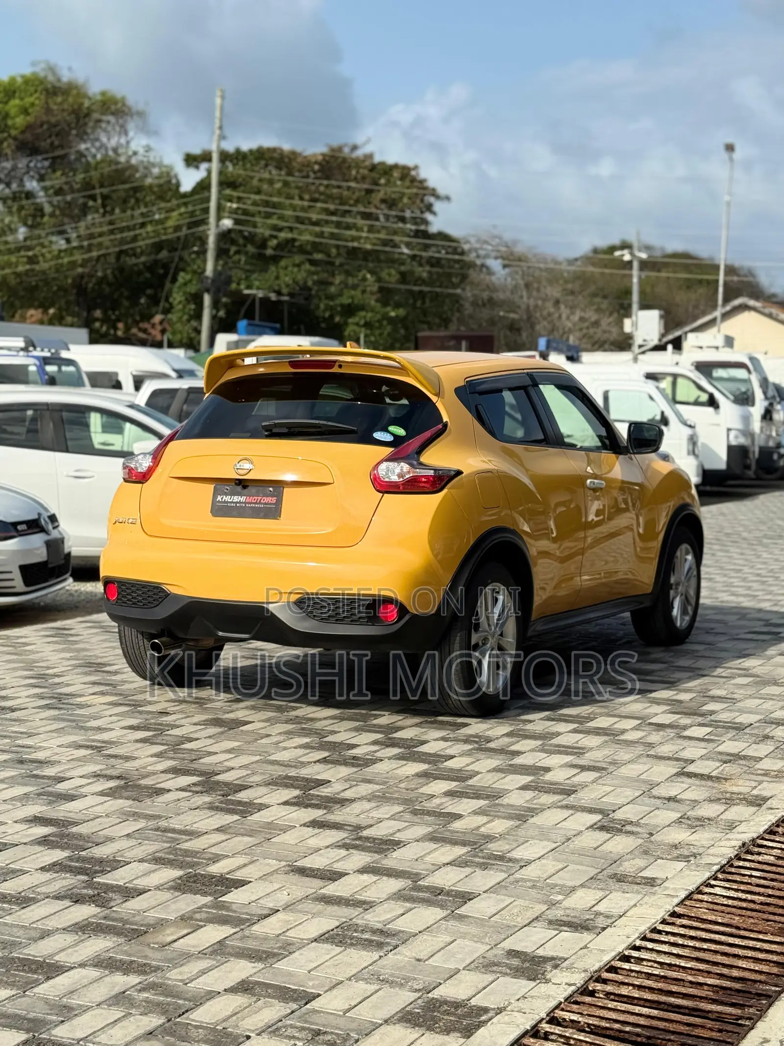 Nissan Juke 2018 Yellow