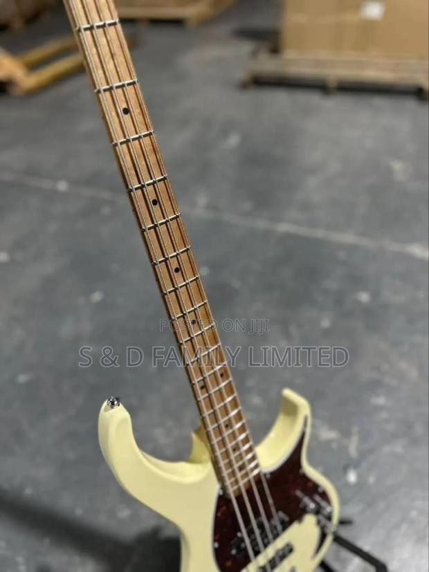 Peavey Bass Guitar 4 String Passive - thumbnail 2