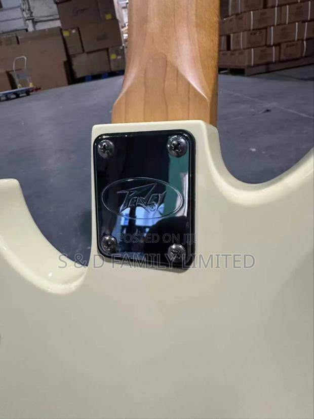 Peavey Bass Guitar 4 String Passive - thumbnail 4