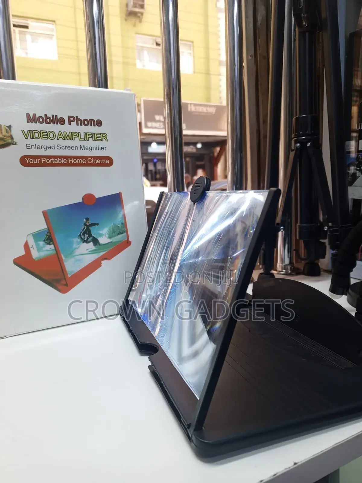 Universal Smartphone Screen Enlarger – Portable Home Cinema