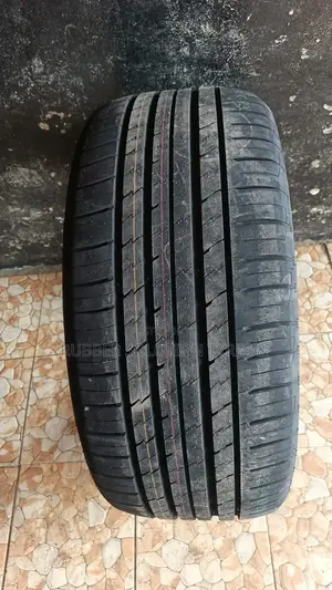 285/40r21 Roadking Tires