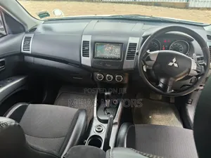 Mitsubishi Outlander 2011 White