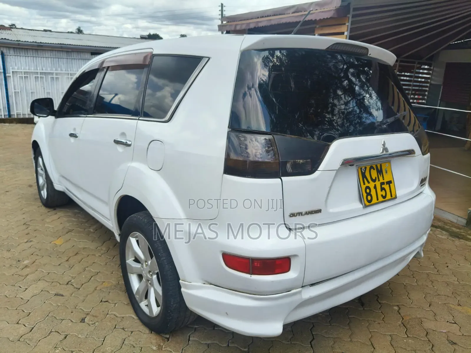 Mitsubishi Outlander 2011 White