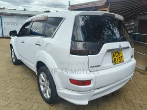 Mitsubishi Outlander 2011 White