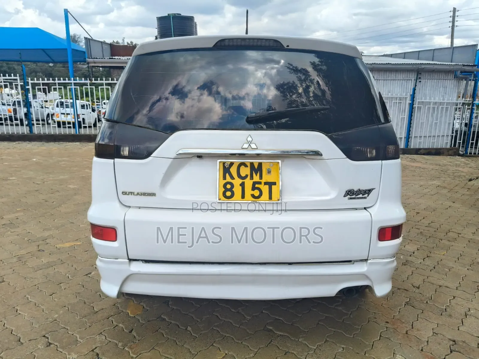 Mitsubishi Outlander 2011 White