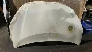 Bonnet Toyota Aqua