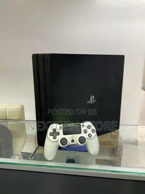 Play Station 4 Pro 1 Tb and 1 Controller