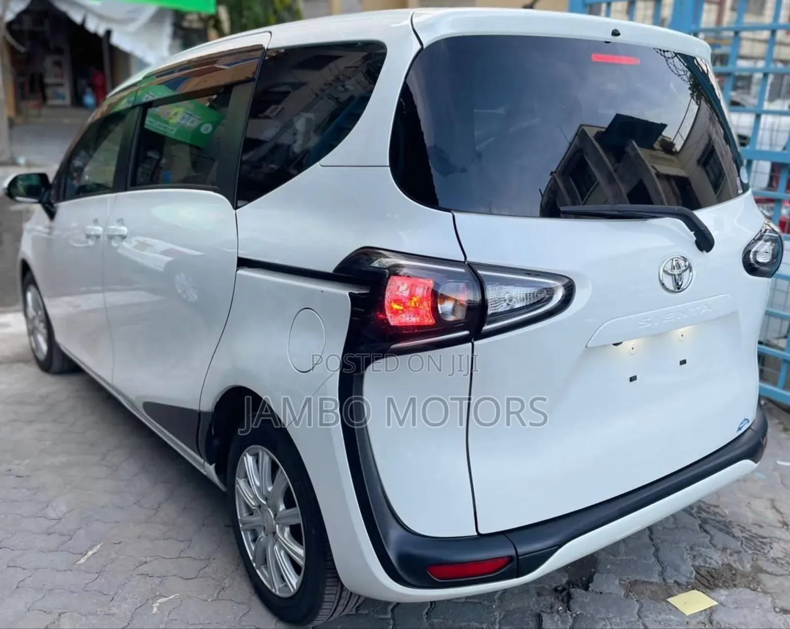 Toyota Sienta 1.5 FWD 2020 White