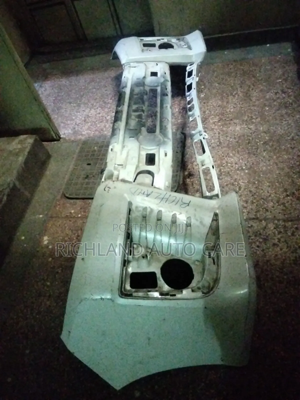 Front Bumper Voxy Zrr80
