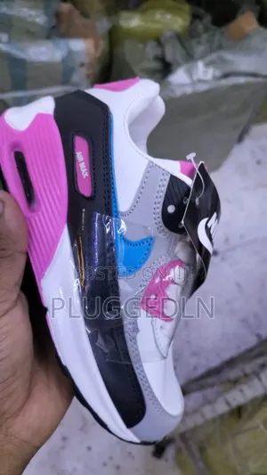 Nike Air Max 90 Sneaker in Pink